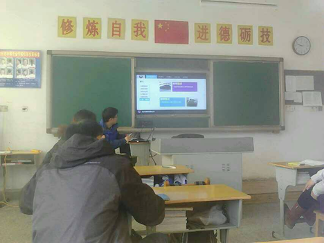 汽車(chē)系進(jìn)行專(zhuān)業(yè)技能課“兩課”教研活動(dòng)