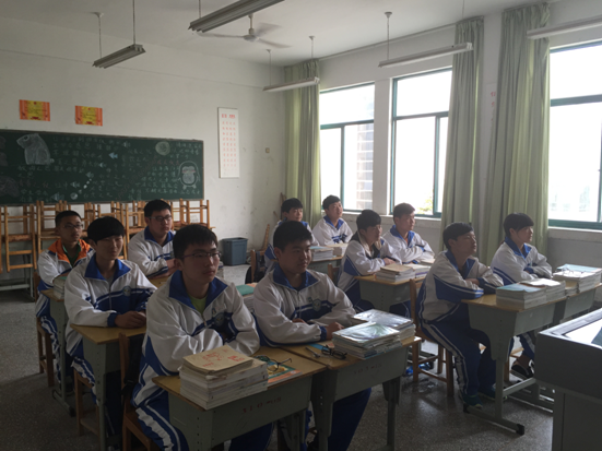 汽車系落實(shí)儀表規(guī)范，提升學(xué)生精神面貌