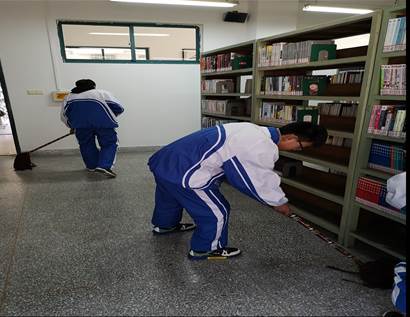 圖書館內的志愿者風采