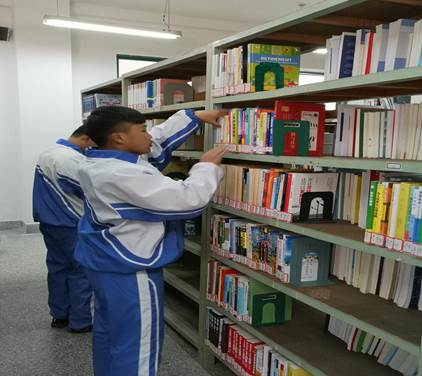 圖書館內的志愿者風采