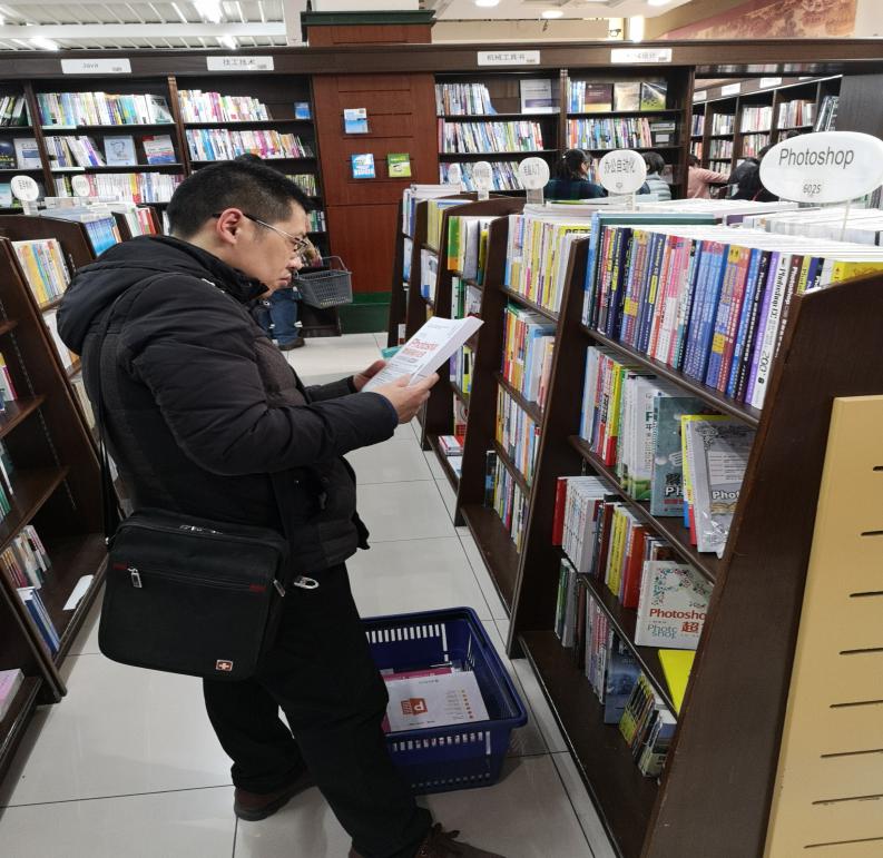 圖書館開展“你選書，我買單”圖書現(xiàn)采活動
