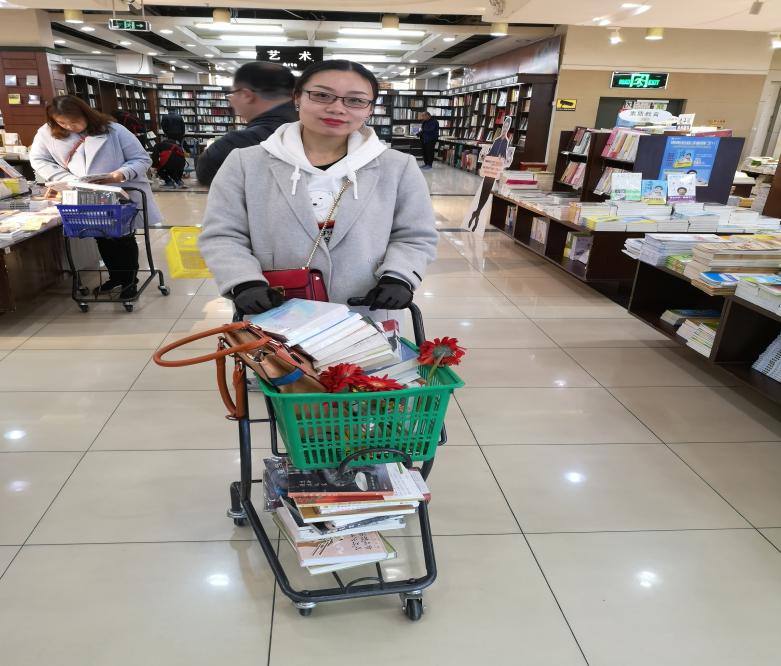 圖書館開展“你選書，我買單”圖書現(xiàn)采活動