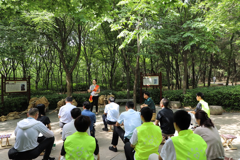 紅色研學(xué)——江蘇開(kāi)放大學(xué)黨委常委、副校長(zhǎng)張益彬來(lái)徐開(kāi)展紅色文化調(diào)研