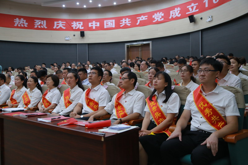 徐州開放大學(xué)慶祝中國共產(chǎn)黨成立100周年暨表彰大會召開