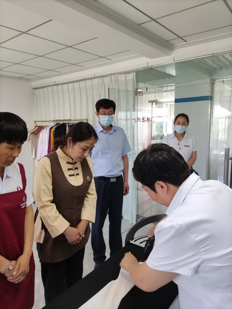 我校應(yīng)邀參加國家發(fā)改委深化促進(jìn)家政服務(wù)業(yè)提質(zhì)擴(kuò)容“領(lǐng)跑者”行動專題調(diào)研會議
