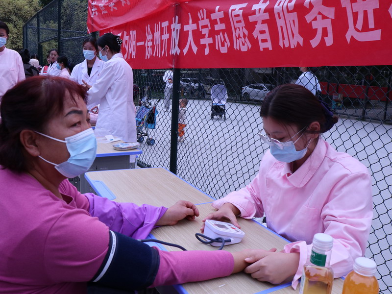 黃發(fā)霜不染，重陽寄深情——徐州開放大學康養(yǎng)學院師生到如意家園社區(qū)開展重陽敬老活動