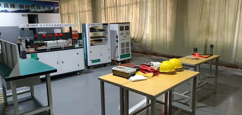 校黨委書記、校長石月榮到汽車工程學(xué)院慰問省賽集訓(xùn)師生