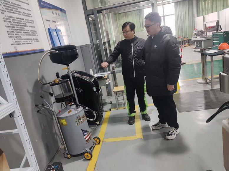 檢查實訓(xùn)場地和設(shè)備