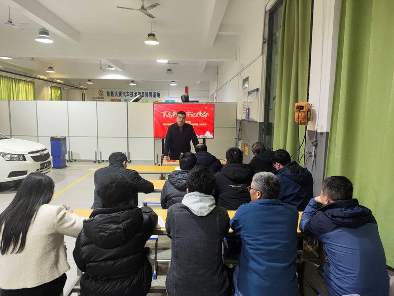 閆軍書(shū)記代表支部匯報(bào)2024年支部工作情況